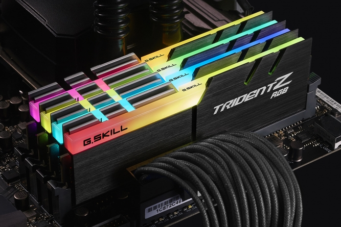 Zweites Bild vonG.Skill Trident Z RGB F4-3200C16Q-64GTZR, 64 GB, 4 x 16 GB, DDR4, 3200 MHz, 288-pin DIMM