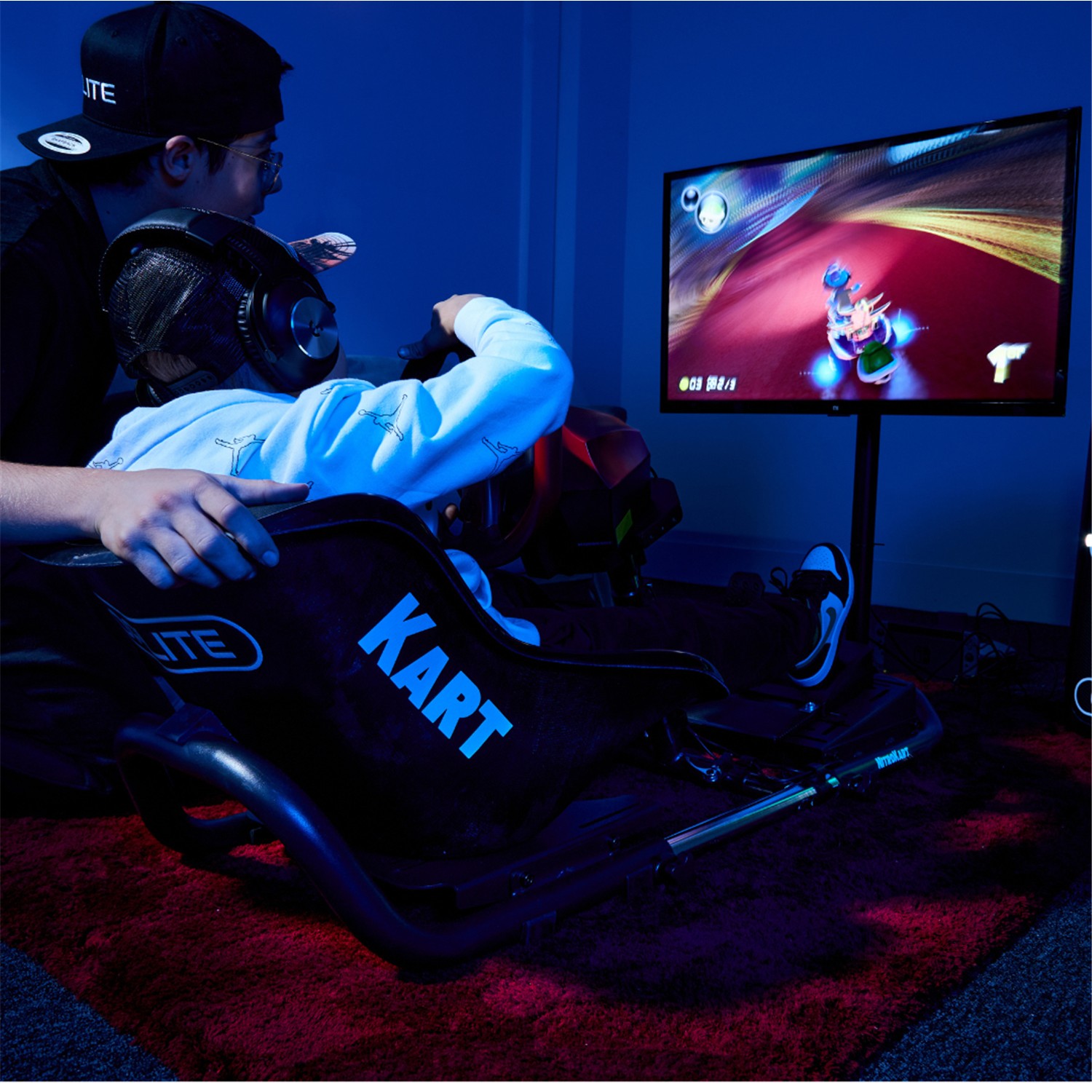 Zweites Bild vonOplite NitroKart, Rennsport-Cockpit, Schwarz, Stahl, Thrustmaster, Logitech, Fanatec, MOZA, and Hori steering wheels and pedals, the NitroKart, 484 mm, 568 mm